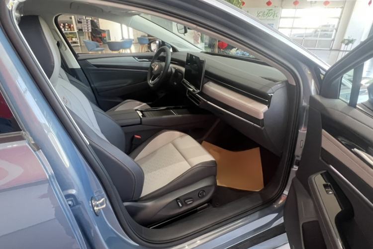 Used Volkswagen ID.7 VIZZION 2024 AIR model Interior 8