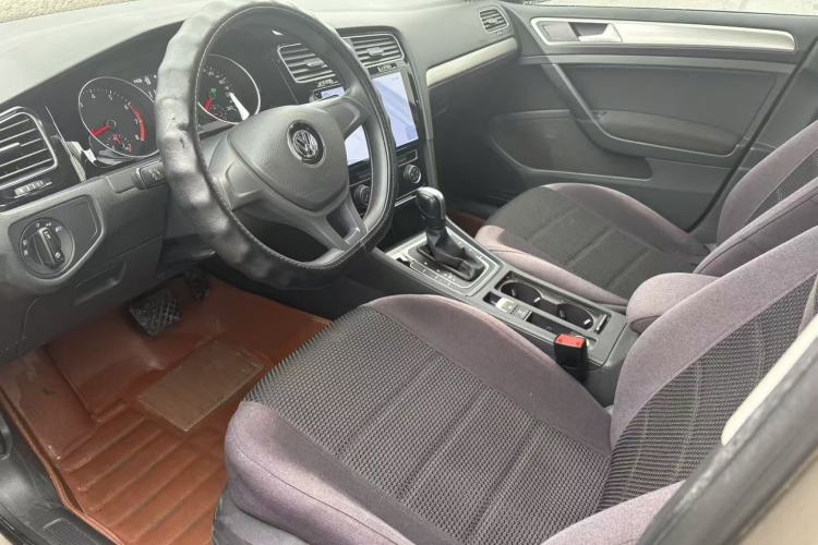 Used Volkswagen Golf 2018 1.6L Automatic Fashion Model Interior 2