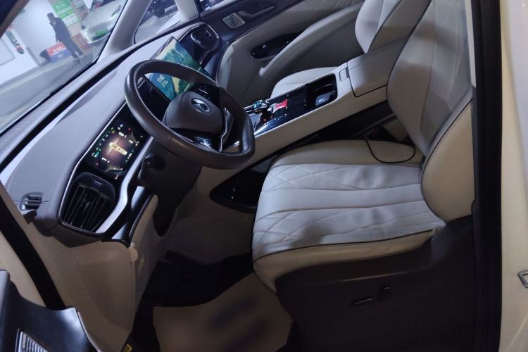 Used Denza D9 2023 DM-i 965 Luxury Model