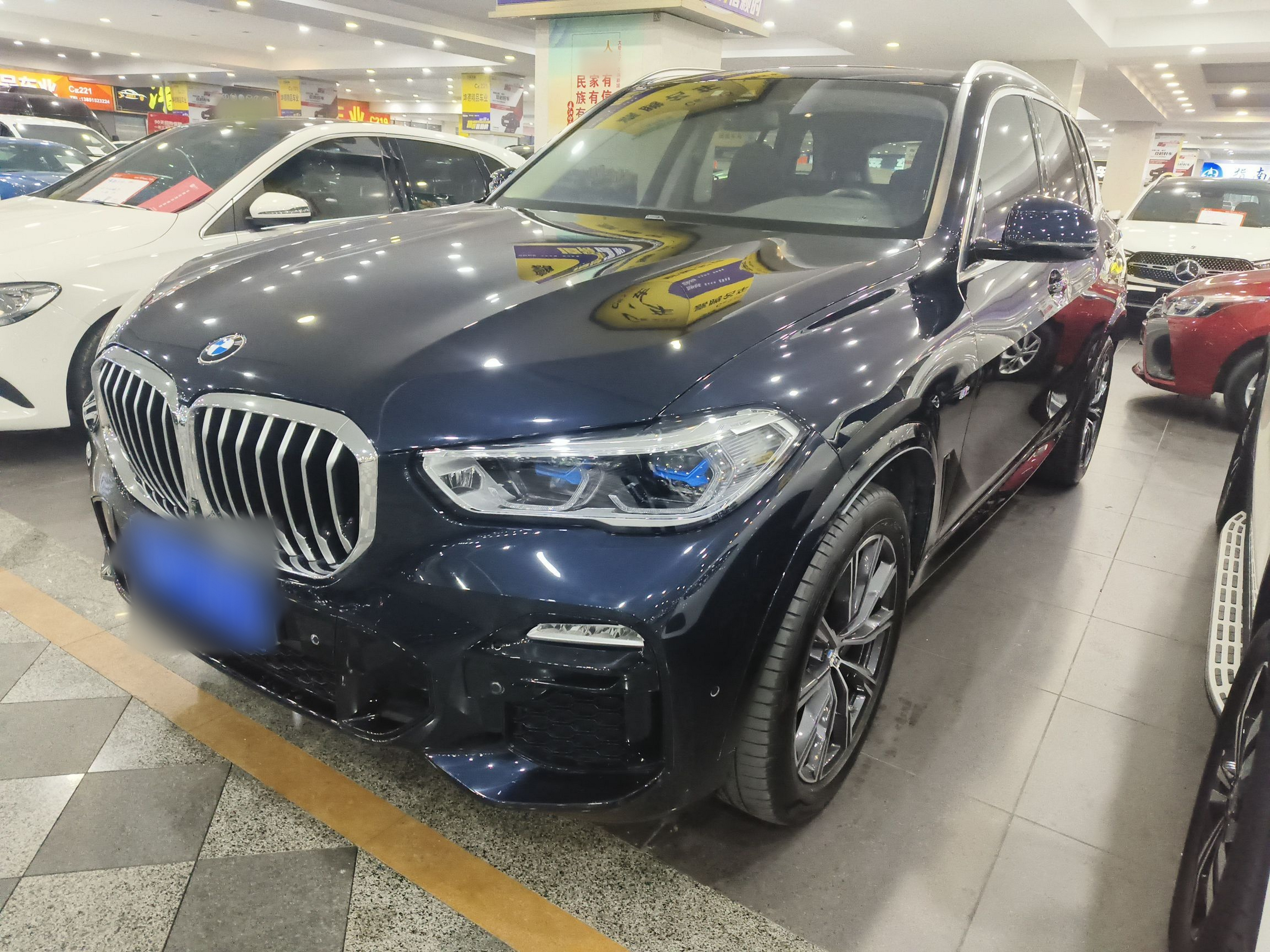Под передней частью автомобиля