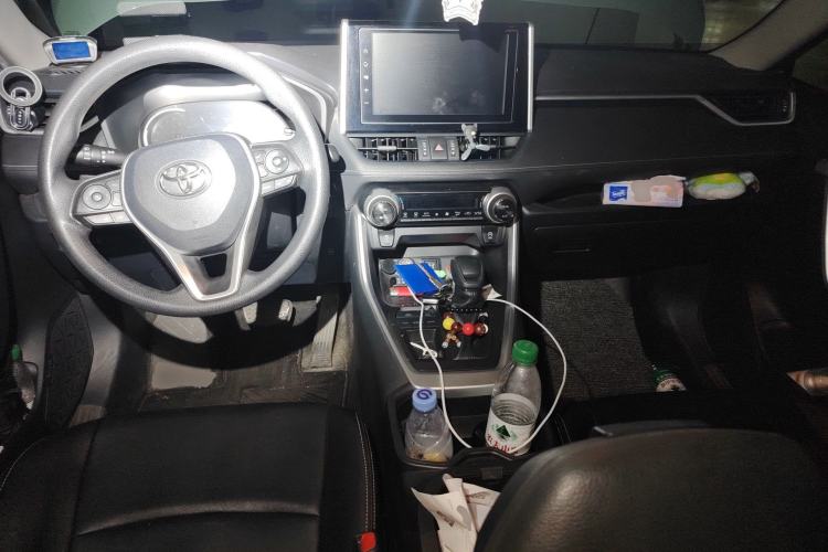 Used Toyota RAV4 2020 2.0L CVT Two-Wheel Drive Fashion Edition Center Console