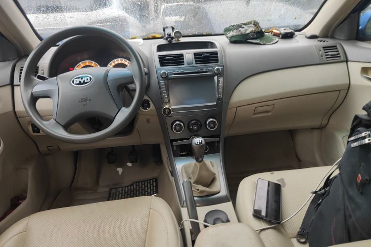 Used BYD L3 2012 1.5L Manual Comfort Edition Center Console
