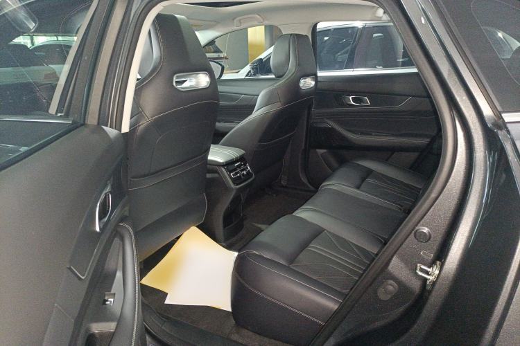 Used Changan UNI-K 2023 2.0T Two-Wheel Drive YueShang Trim
