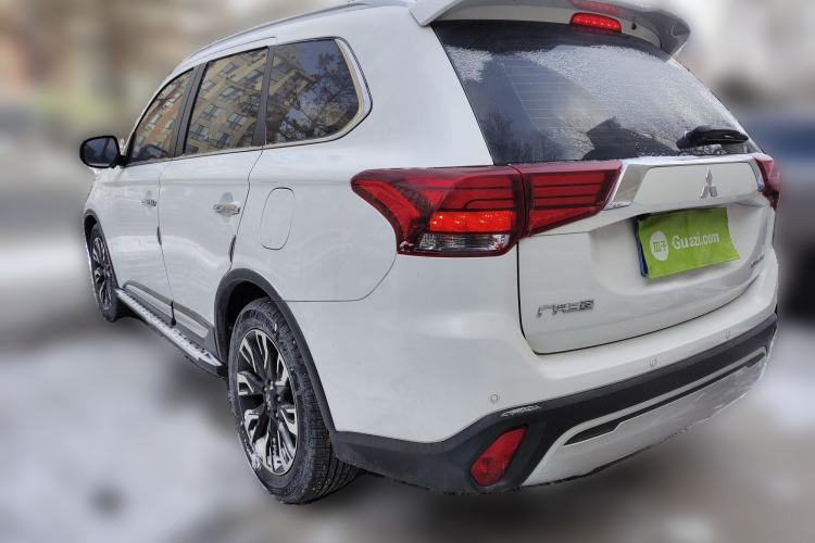 Used Mitsubishi Outlander 2019 2.4L 4x4 Zhi Xiang Edition 5 Seats China VI Standard
