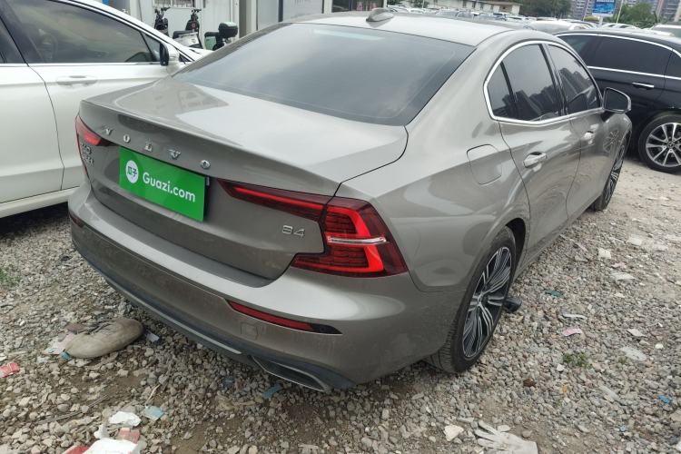 Used Volvo S60 2022 B4 Zhiyuan Luxury Edition
