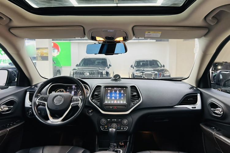 Used Jeep Cherokee 2020 2.0L Two-Wheel Drive Classic Sports Edition