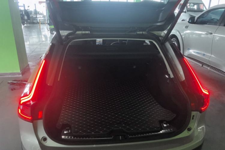 Used Volvo V90 2023 Cross Country B5 AWD Smart Range Edition