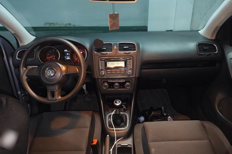 Used Volkswagen Golf 2010 1.4 TSI Manual Comfort Model Center Console