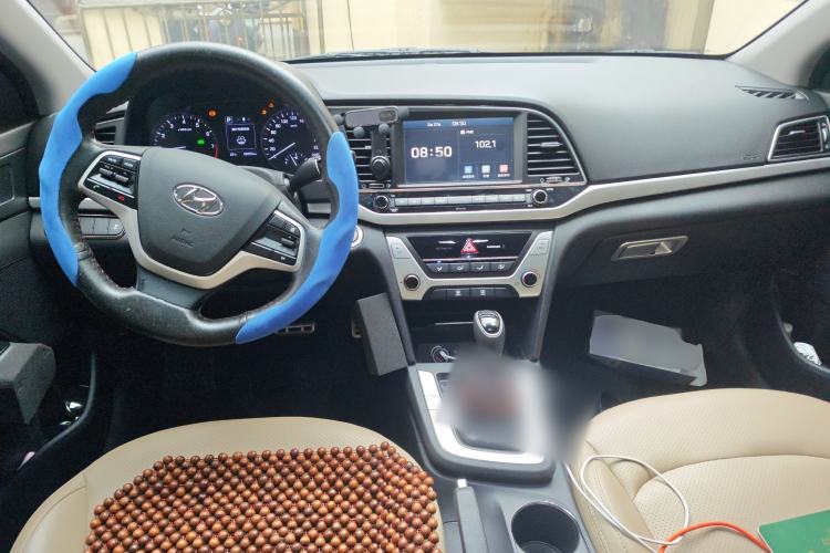 Used Hyundai Elantra (6th Generation / Lingdong) 2016 1.6L Automatic ZhiXuan · Luxury Version Center Console