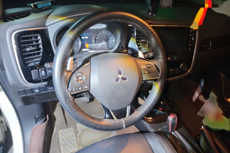 Used Mitsubishi Outlander 2016 2.4L 4x4 Luxury Edition 7-Seater