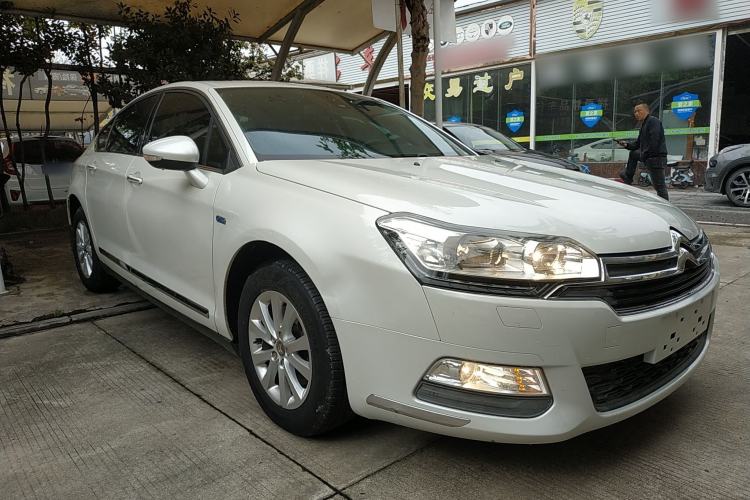 Used Citroen C5 2014 1.6T Automatic Luxury Model Front Right 45 Deg