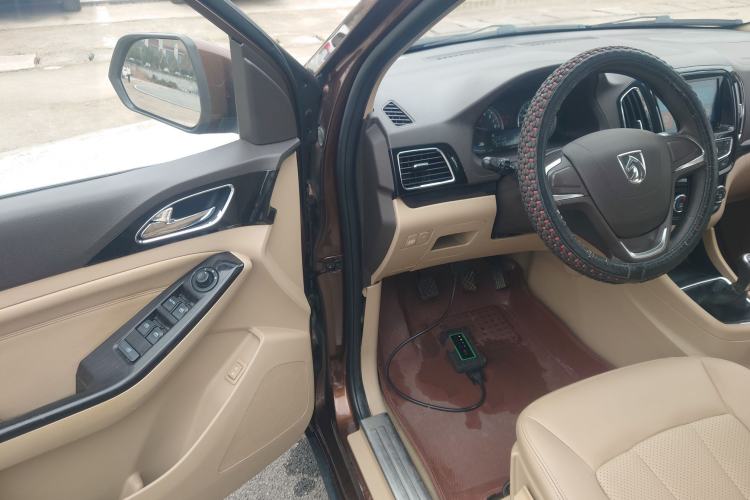 Used Baojun 730 2014 1.5L manual Comfort ESP version 7 seats
