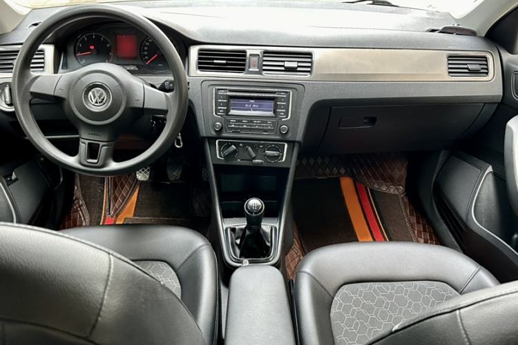 Used Volkswagen Santana 2013 1.6L Manual Comfort Edition Interior 1