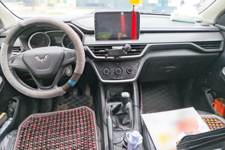 Used Wuling Hongguang S3 2019 Automatic Clutch Version 1.5L Manual Comfort Model China V Standard Center Console