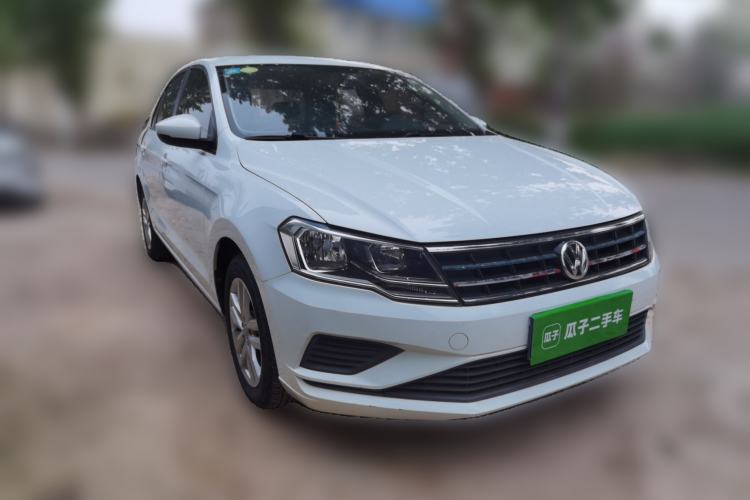 Used Volkswagen Jetta 2019 Dream Edition 1.4L Manual Fashion Version Front Right 45 Deg