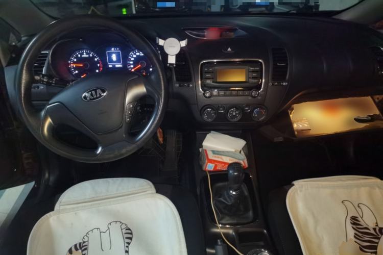 Used Kia K3 2016 1.6L Manual GL Center Console