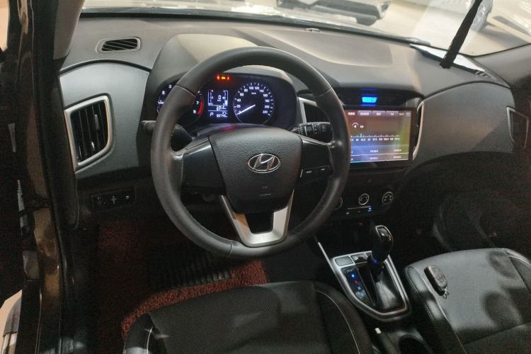 Used Hyundai ix25 2015 1.6L Automatic Two-Wheel Drive Smart GLS Trim Center Console