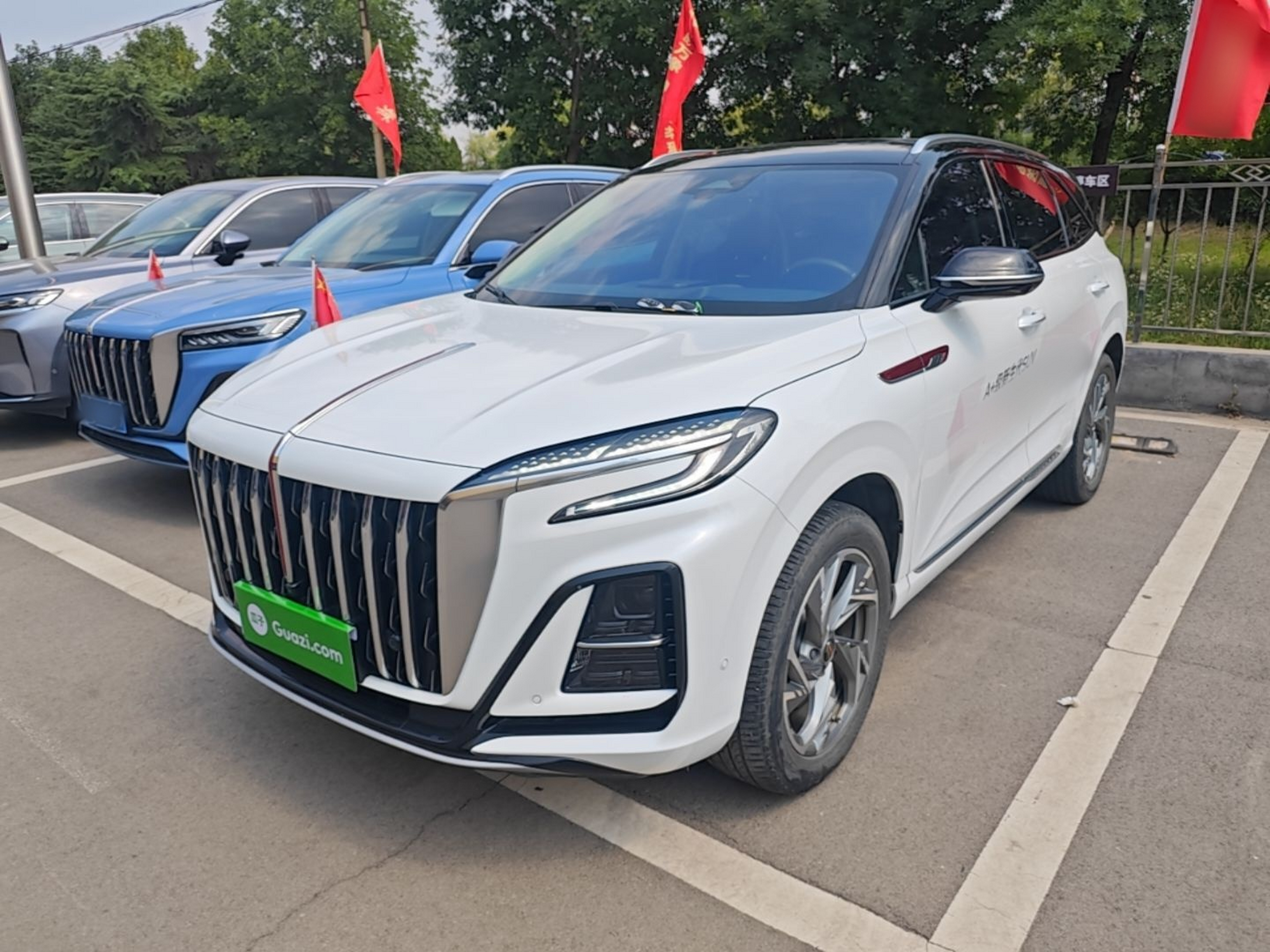 Unter der Vorderseite des Autos