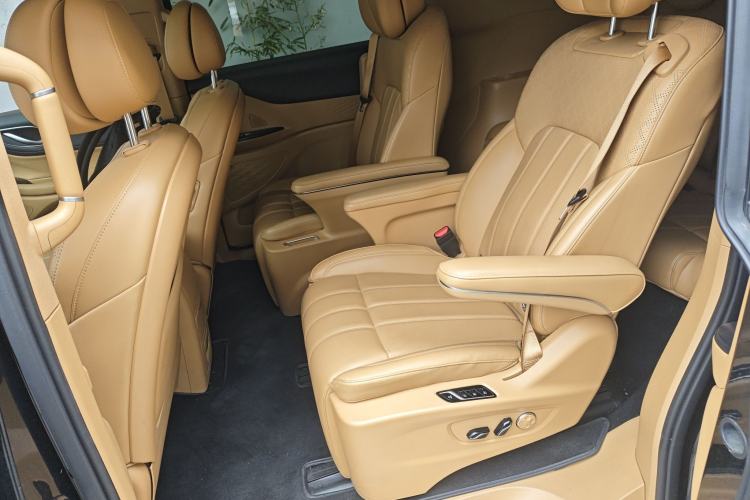 Used VOYAH Dream 2024 PHEV Extended-Range Premium Edition Interior 4