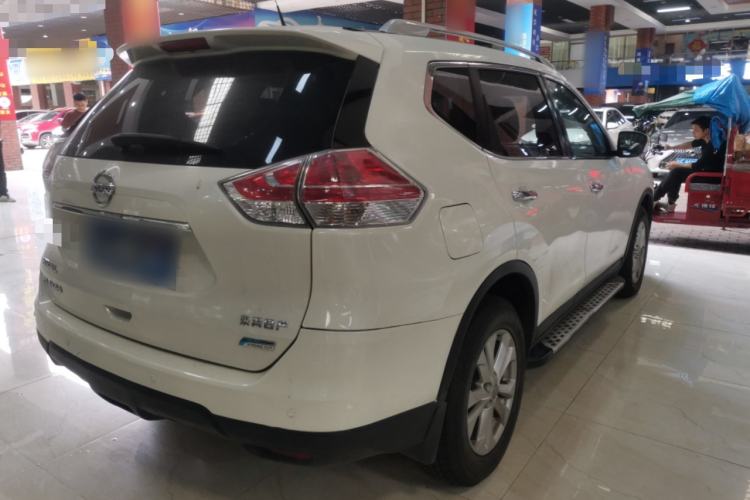 Used Nissan X-Trail 2014 2.5L CVT Leading Edition 4WD
