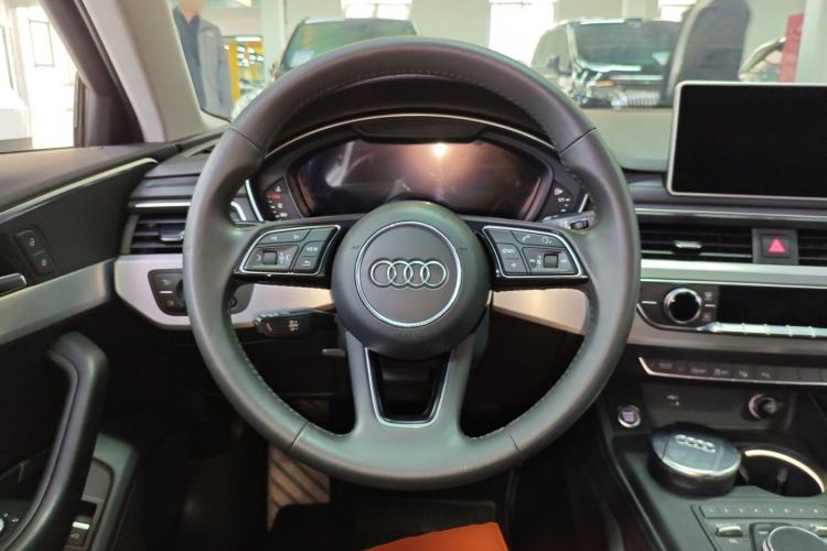 Used Audi A4L 2019 40 TFSI Fashion Edition China VI Emission Standard Steering Wheel