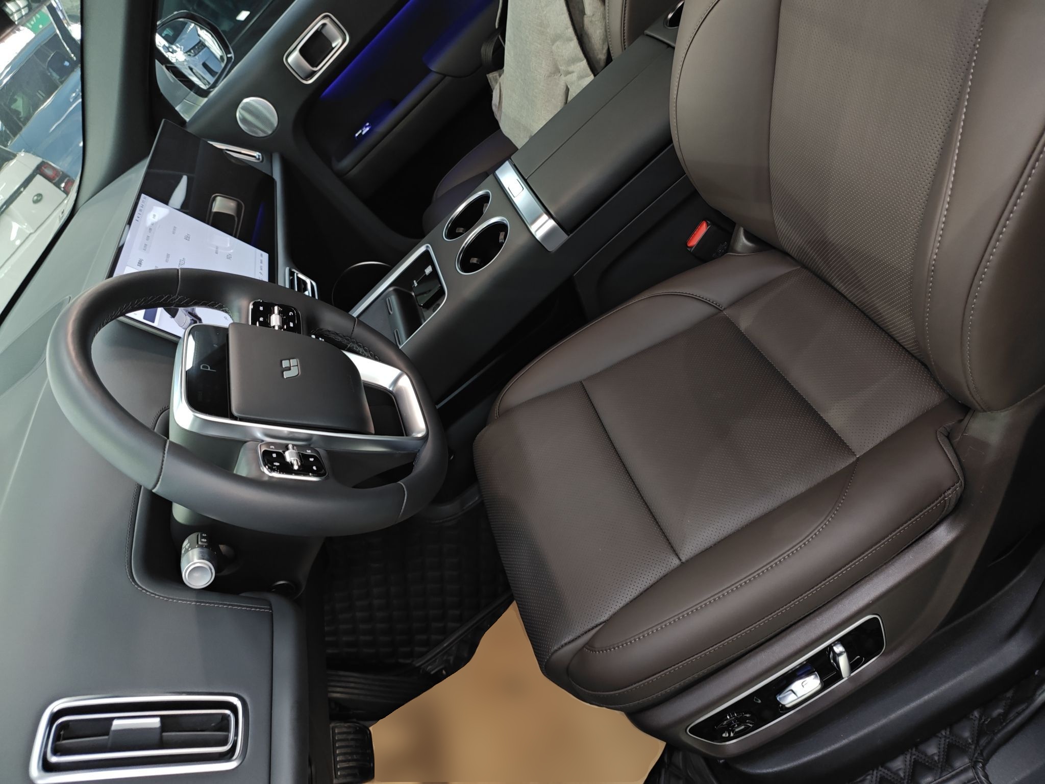 Переднее сиденье в автомобиле