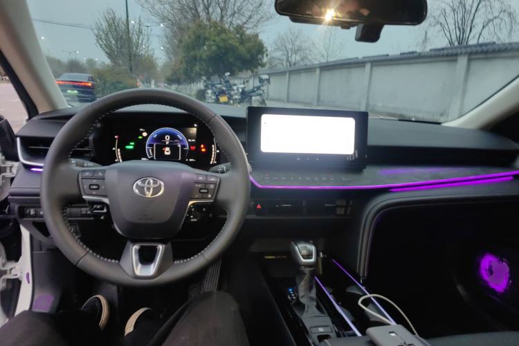 Used Toyota Camry 2024 Dual-Motor 2.0 HGVP Luxury Edition Center Console