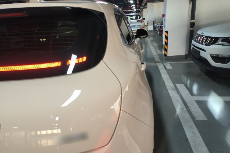 Used ORA Good Cat 2022 Morandi Edition 400km Standard Range Premium Version Lithium-Ion Battery
