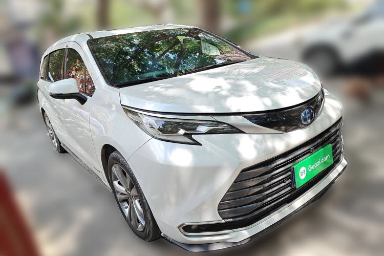 Used Toyota Sienna 2023 2.5L Hybrid Deluxe Edition