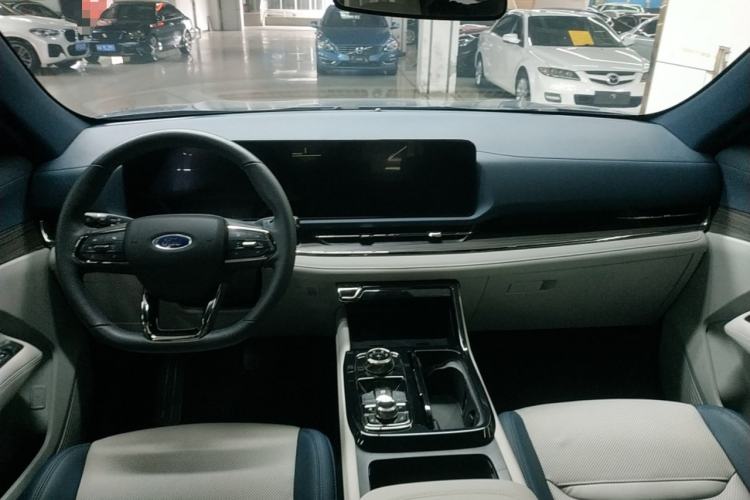 Used Ford Equator Sport 2023 EcoBoost 170 Premier PLUS Model Center Console