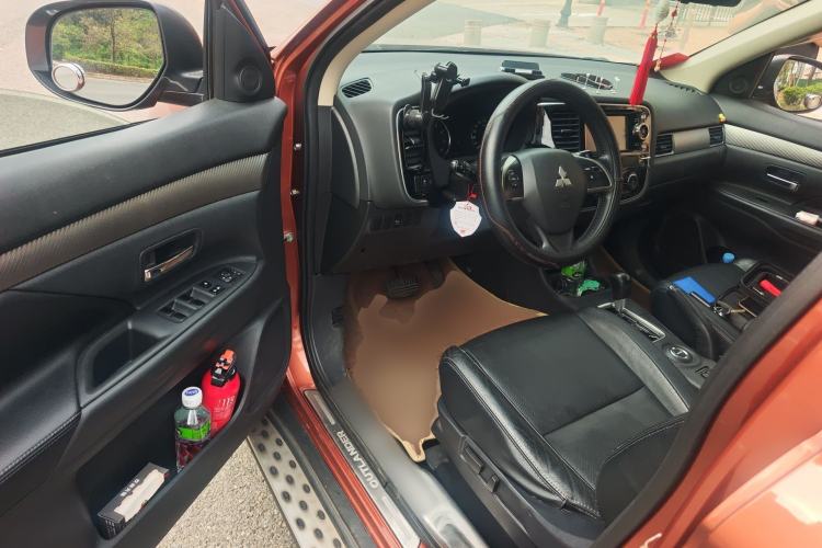 Used Mitsubishi Outlander 2013 2.4L Four-Wheel Drive Luxury Navigation Version 7 Seats
