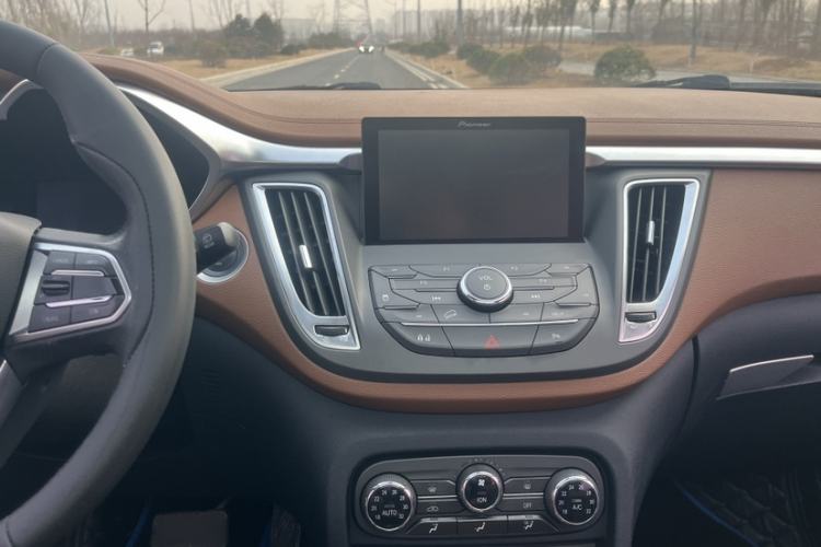 Used Soueast DX7 2015 1.5T Automatic Luxury Model
