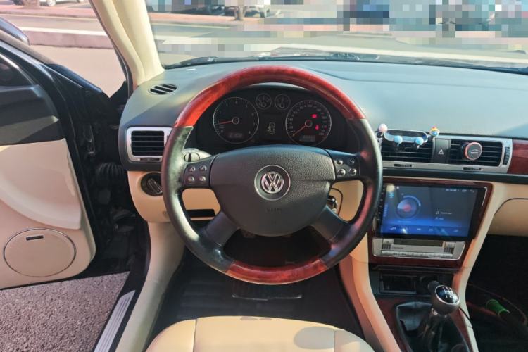 Used Volkswagen Passat 2009 1.8T Manual Luxury Edition Steering Wheel