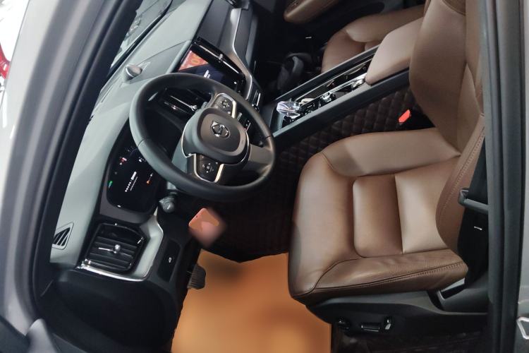 Used Volvo XC60 2024 B5 4x4 Smart Luxury Edition