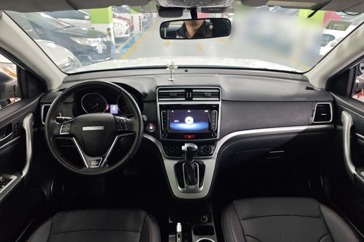 Used Haval M6 2017 1.5T Automatic Two-Wheel Drive Prestige Model Center Console