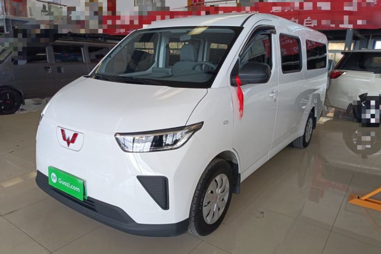 Used Wuling Yangguang 2024 300KM Comfort Version Passenger Van 75kW