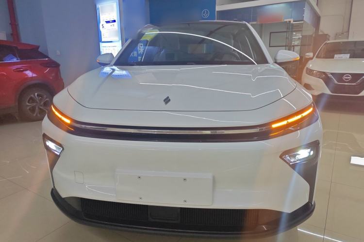 Used Livan 7 2024 450km Wealth Edition Front