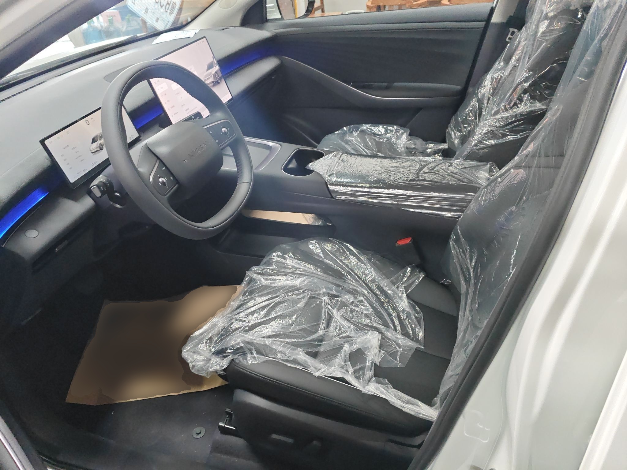 المقاعد الأمامية داخل السيارة