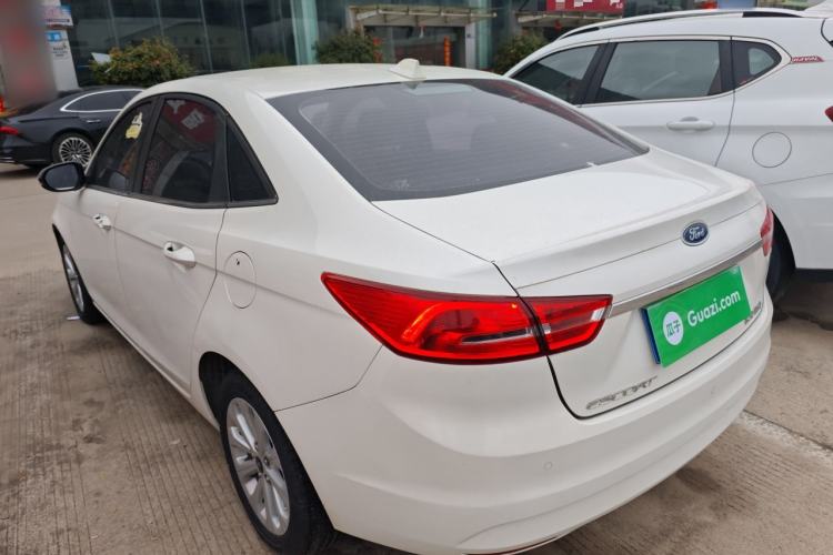 Used Ford Escort 2015 1.5L Automatic Fashion Model
