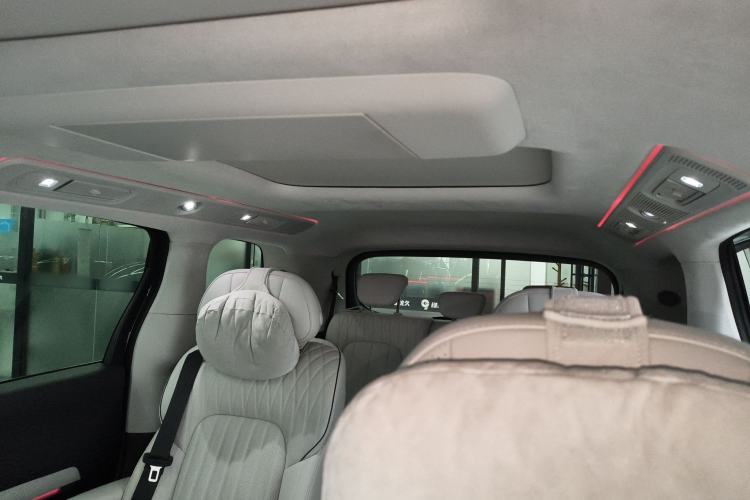 Used VOYAH Dream 2025 EV Four-Wheel Drive Flagship Kunpeng Edition
