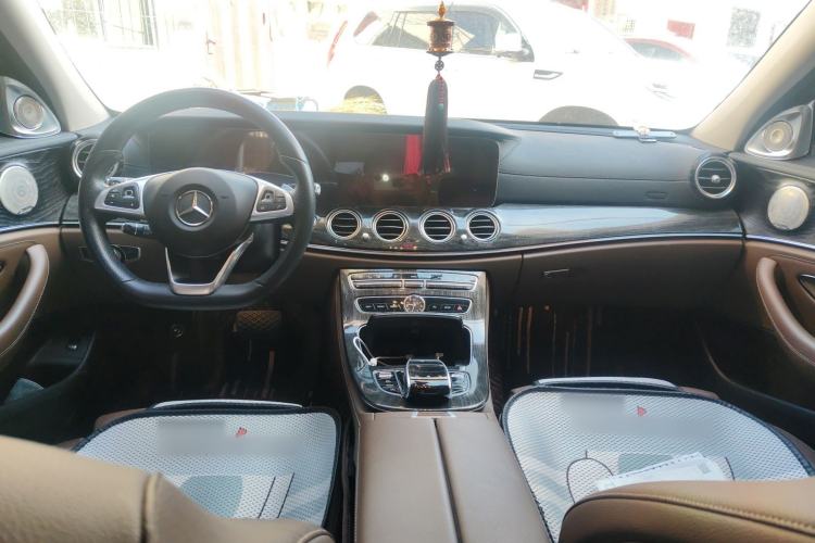 Used Mercedes-Benz E-Class 2018 E 200 L Sport 4MATIC Center Console