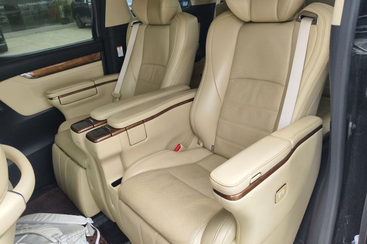 Used Toyota Alphard 2015 3.5L Prestige Edition
