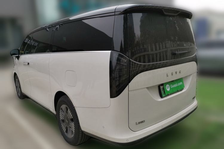 Used Geely Galaxy LEVC L380 2024 140-Degree 6-Seater All-Wheel-Drive Ultra