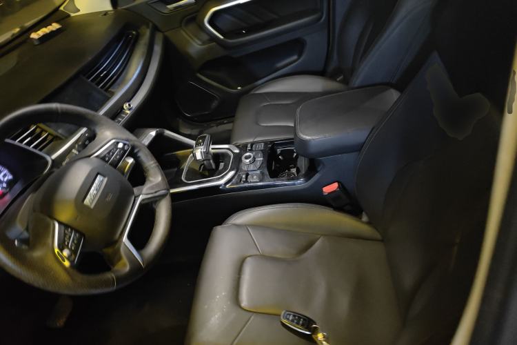 Used Haval H6 2017 Red Label 2.0T Automatic Two-Wheel Drive ZhiShang Model