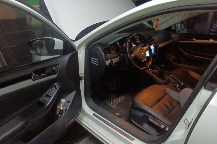 Used Volkswagen Sagitar 2017 1.6L Manual Comfort Model Driver Seat