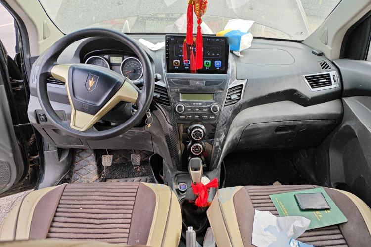 Used Jinbei Zhishang S30 2014 1.5L Manual Comfort Model Center Console