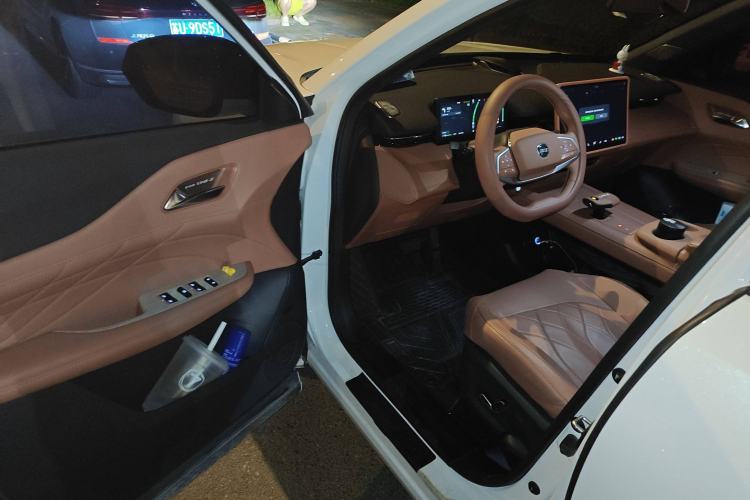 Used CHANGAN UNI-Z New Energy 2024 Blue Whale Smart Electric iDD 125km Beyond Edition
