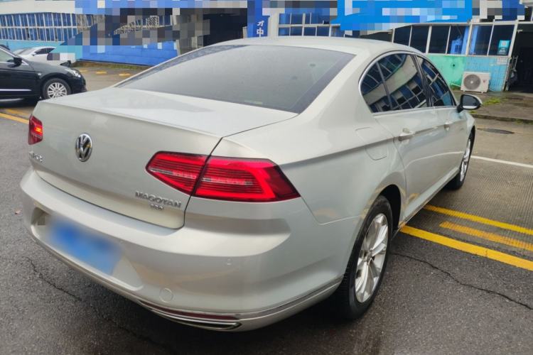 Used Volkswagen Magotan 2017 330TSI DSG Luxury Model Rear Right 45 Deg