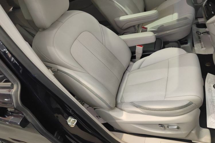 Used Buick GL8 2023 ES Lu Zun Deluxe and Yue Edition