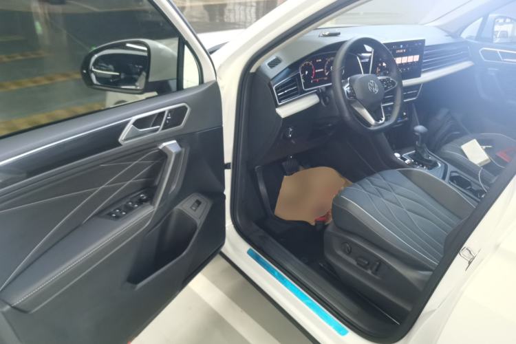 Used Volkswagen Tiguan L 2023 Revised Version 330TSI Automatic Two-Wheel Drive Smart Enjoyment Edition Driver Seat